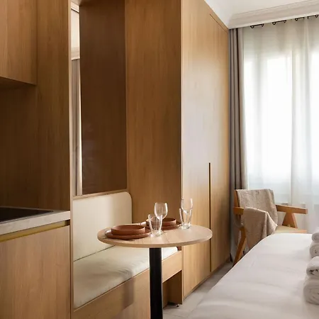 Avec Jacuzzi & Cinema-gare Mont Parnasse Apartment *