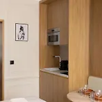 Love room avec Jacuzzi&Cinema-Gare Mont Parnasse